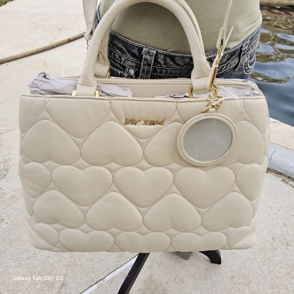 BETSEY JOHNSON CHALK COLOR SATCHEL w/REMOVABLE MIRROR - Picture 4 of 7